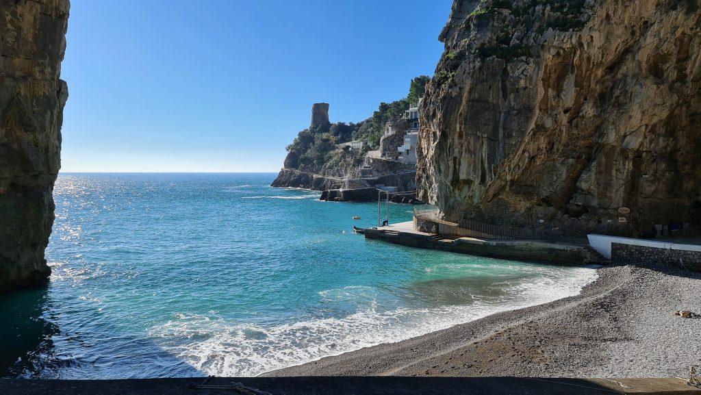 Spiaggia Marina di Praia ristoranti e come arrivare. Spiagge Costiera Amalfitana tripilare 1