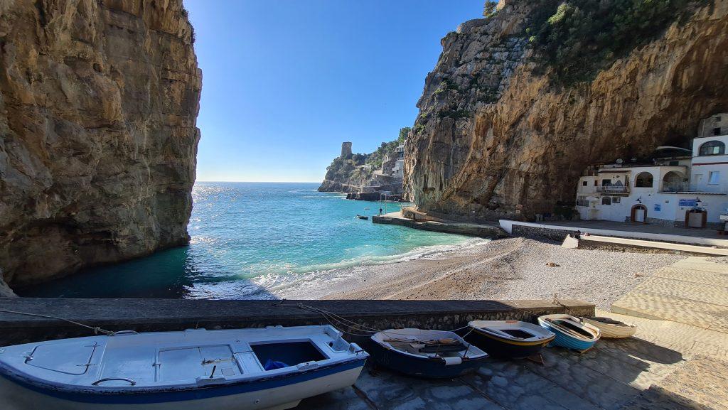 Spiaggia Marina di Praia ristoranti e come arrivare. Spiagge Costiera Amalfitana tripilare 2