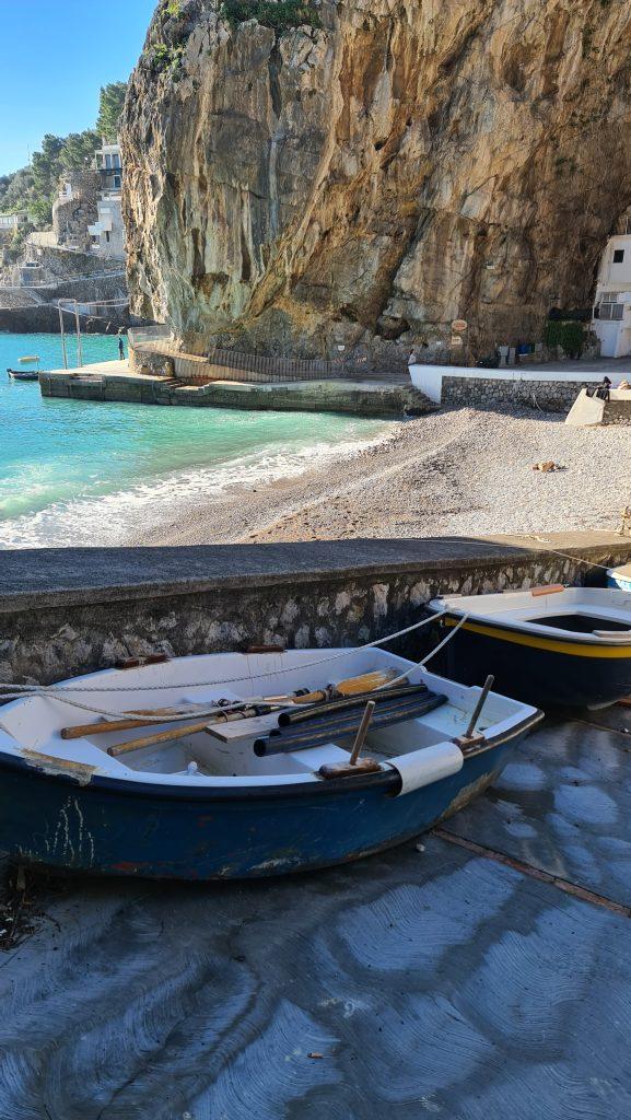 Spiaggia Marina di Praia ristoranti e come arrivare. Spiagge Costiera Amalfitana tripilare 3