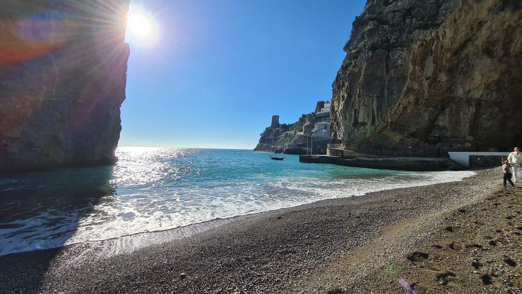 Spiaggia Marina di Praia ristoranti e come arrivare. Spiagge Costiera Amalfitana tripilare 8