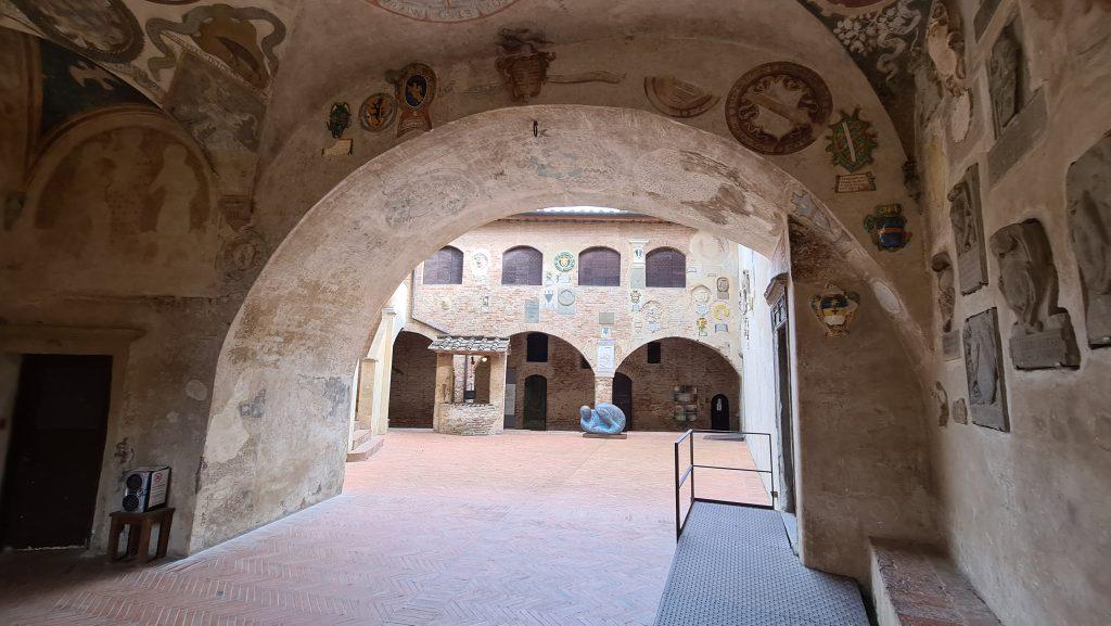 Palazzo Pretorio castello Certaldo cosa vedere Il paese del Boccaccio in Toscana 10