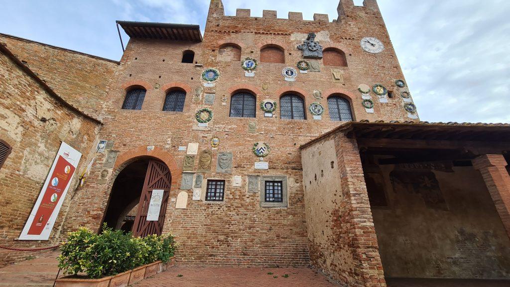 Palazzo Pretorio castello Certaldo cosa vedere Il paese del Boccaccio in Toscana 5