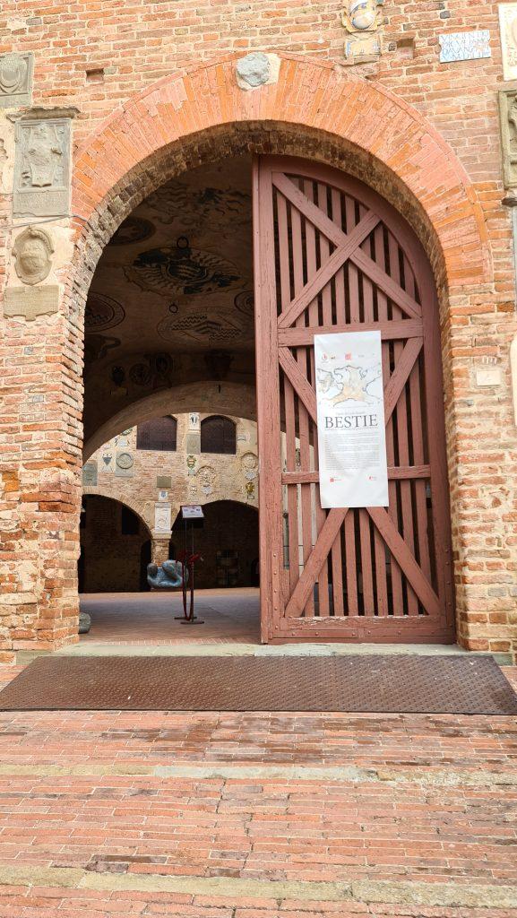 Palazzo Pretorio castello Certaldo cosa vedere Il paese del Boccaccio in Toscana 7