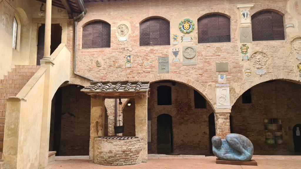 Palazzo Pretorio castello Certaldo cosa vedere Il paese del Boccaccio in Toscana 8