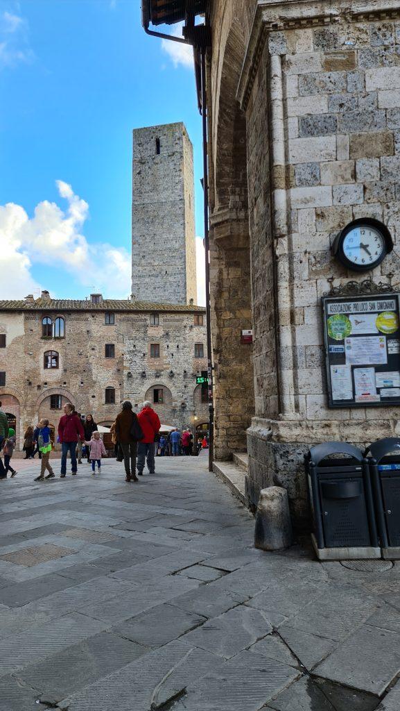 cosa vedere a san gimignano Via Centrale e piazze tripilare 13 1