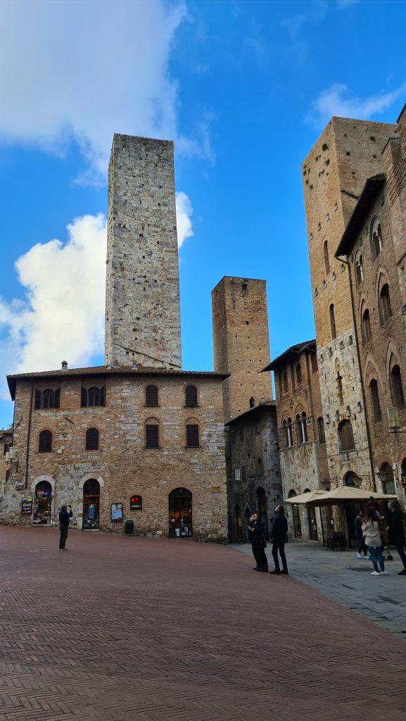 cosa vedere a san gimignano Via Centrale e piazze tripilare 14 1