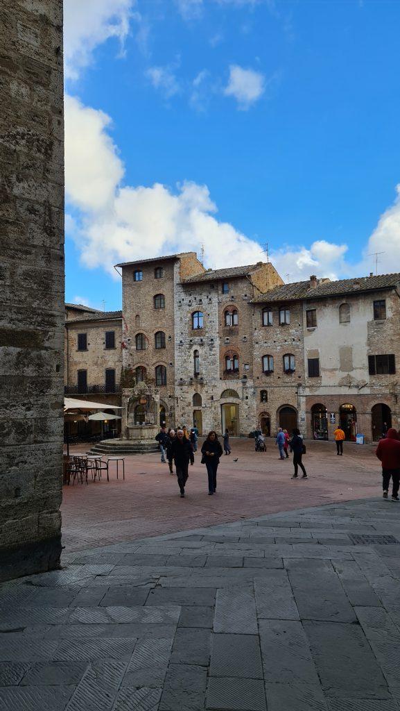 cosa vedere a san gimignano Via Centrale e piazze tripilare 15 1