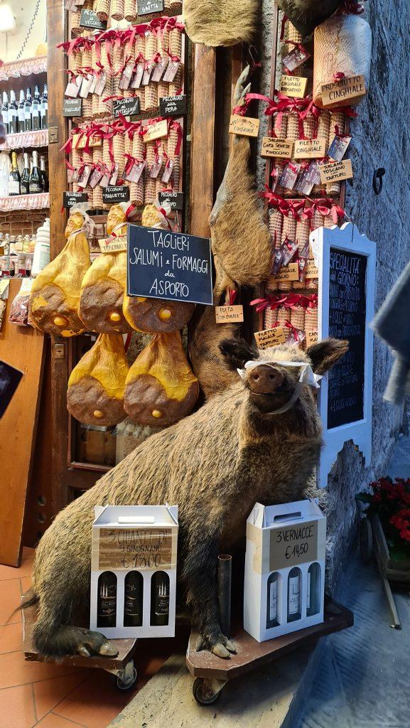 cosa vedere a san gimignano Via Centrale e piazze tripilare 15