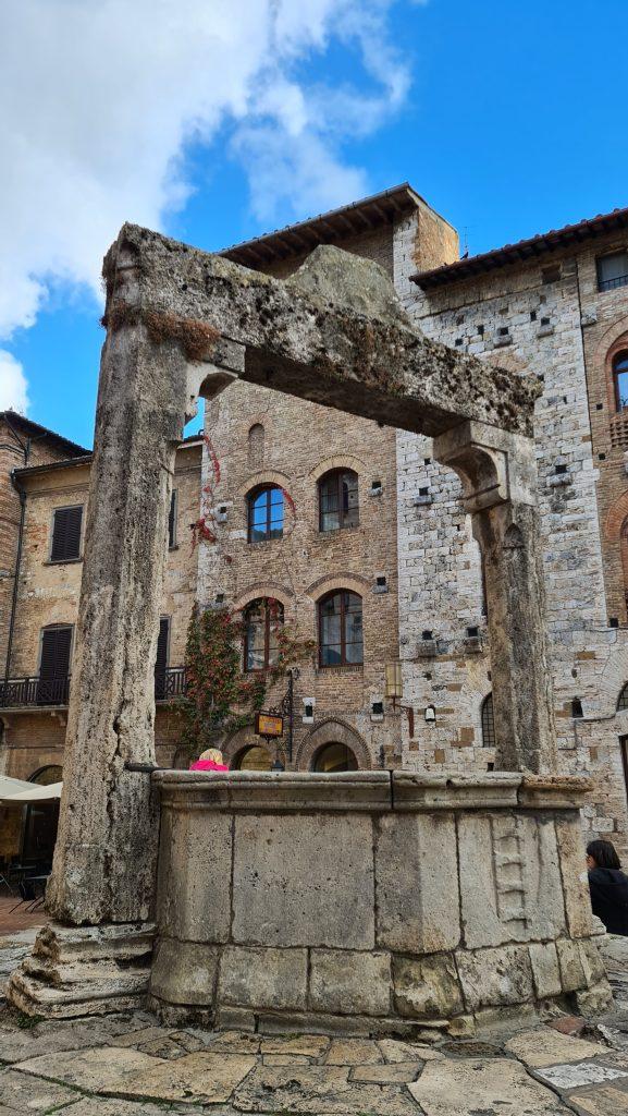 cosa vedere a san gimignano Via Centrale e piazze tripilare 16 1