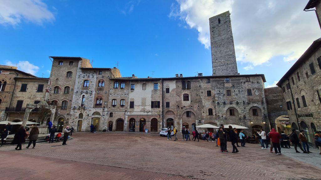 cosa vedere a san gimignano Via Centrale e piazze tripilare 20 1