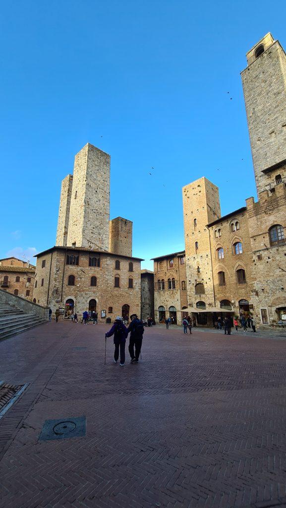 cosa vedere a san gimignano Via Centrale e piazze tripilare 21 1