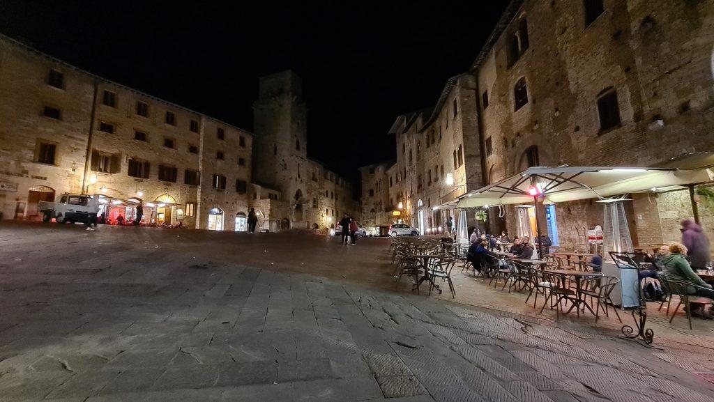 cosa vedere a san gimignano Via Centrale e piazze tripilare 27