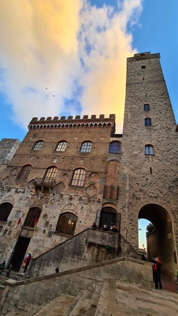 cosa vedere a san gimignano Via Centrale e piazze tripilare 3