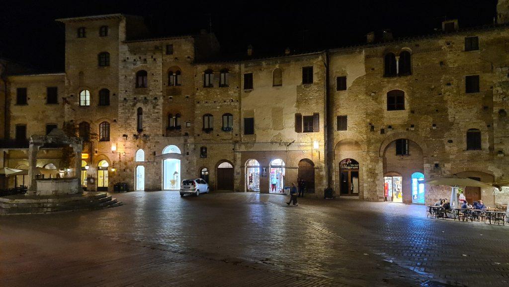 cosa vedere a san gimignano Via Centrale e piazze tripilare 31