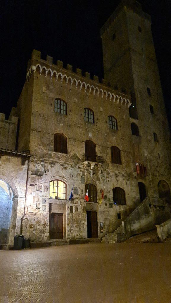 cosa vedere a san gimignano Via Centrale e piazze tripilare 35