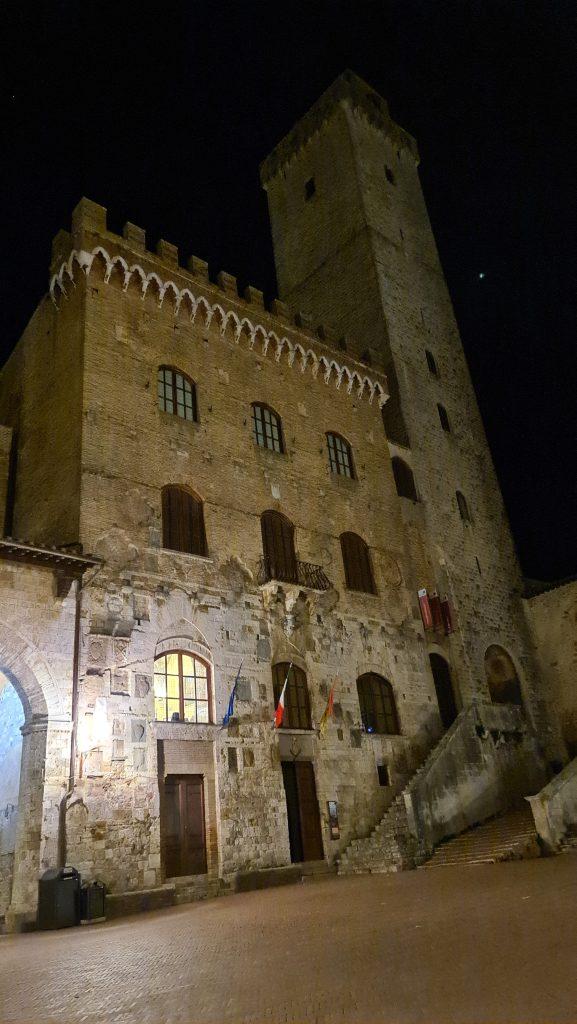 cosa vedere a san gimignano Via Centrale e piazze tripilare 36