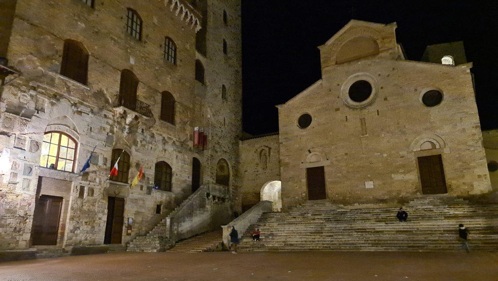 cosa vedere a san gimignano Via Centrale e piazze tripilare 37