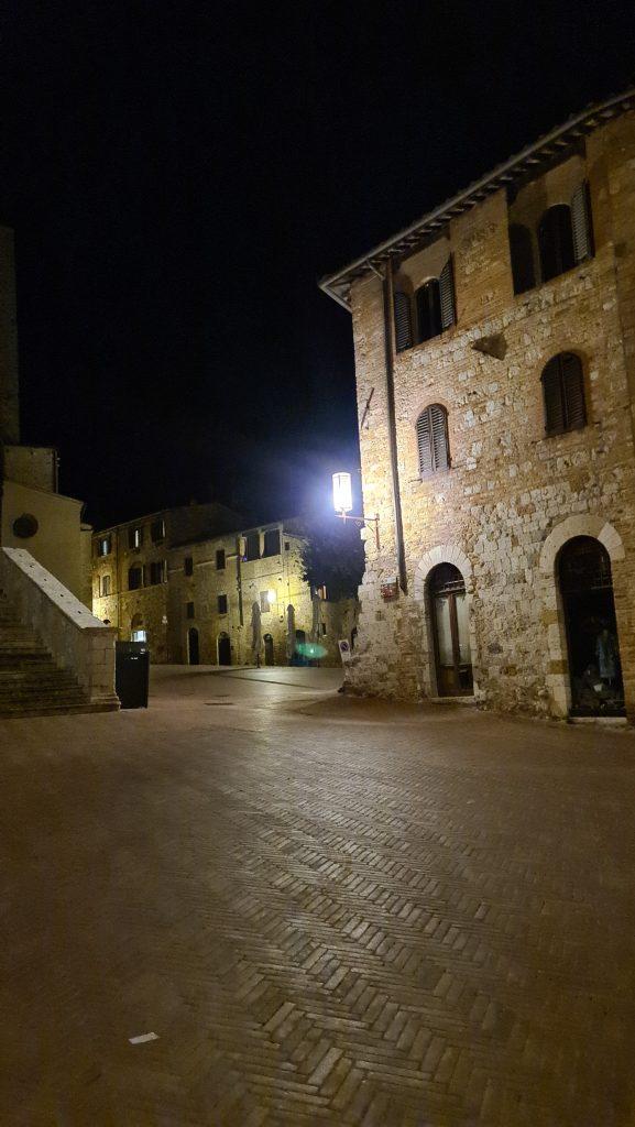 cosa vedere a san gimignano Via Centrale e piazze tripilare 39