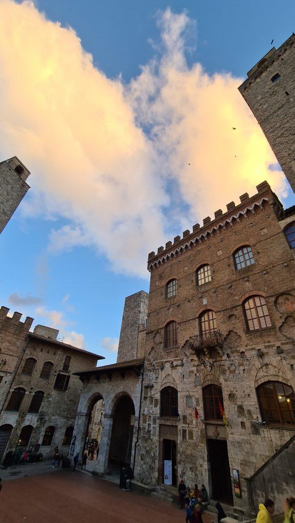 cosa vedere a san gimignano Via Centrale e piazze tripilare 4