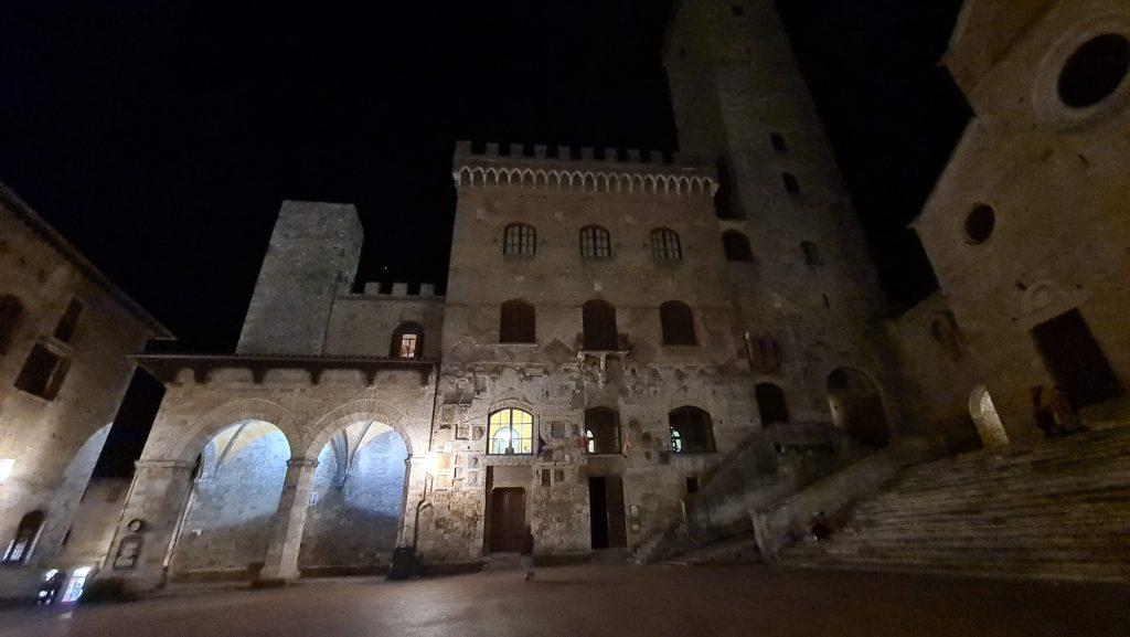 cosa vedere a san gimignano Via Centrale e piazze tripilare 40