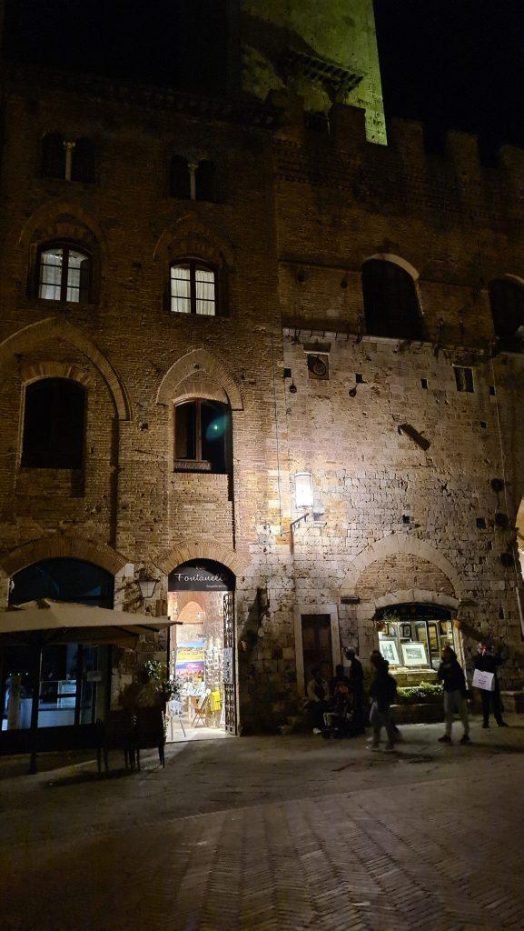 cosa vedere a san gimignano Via Centrale e piazze tripilare 42