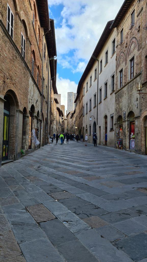 cosa vedere a san gimignano Via Centrale e piazze tripilare 6 1