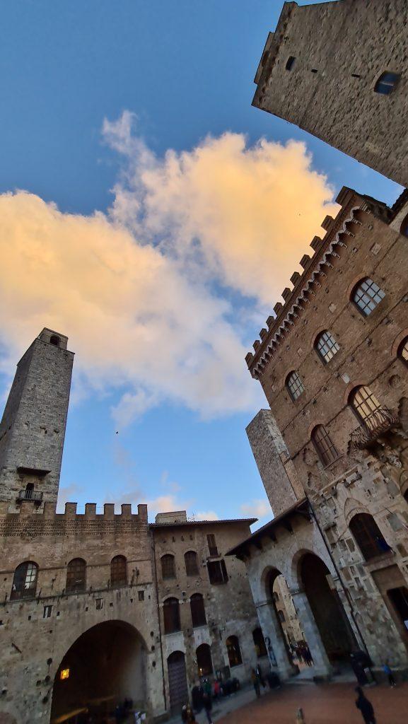 cosa vedere a san gimignano Via Centrale e piazze tripilare 6