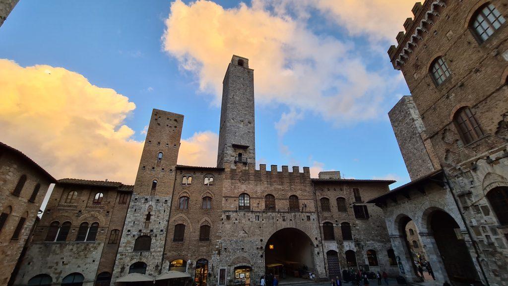 cosa vedere a san gimignano Via Centrale e piazze tripilare 7