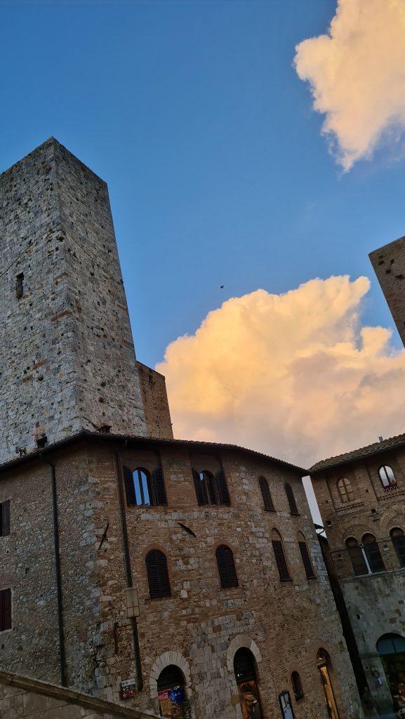 cosa vedere a san gimignano Via Centrale e piazze tripilare 9