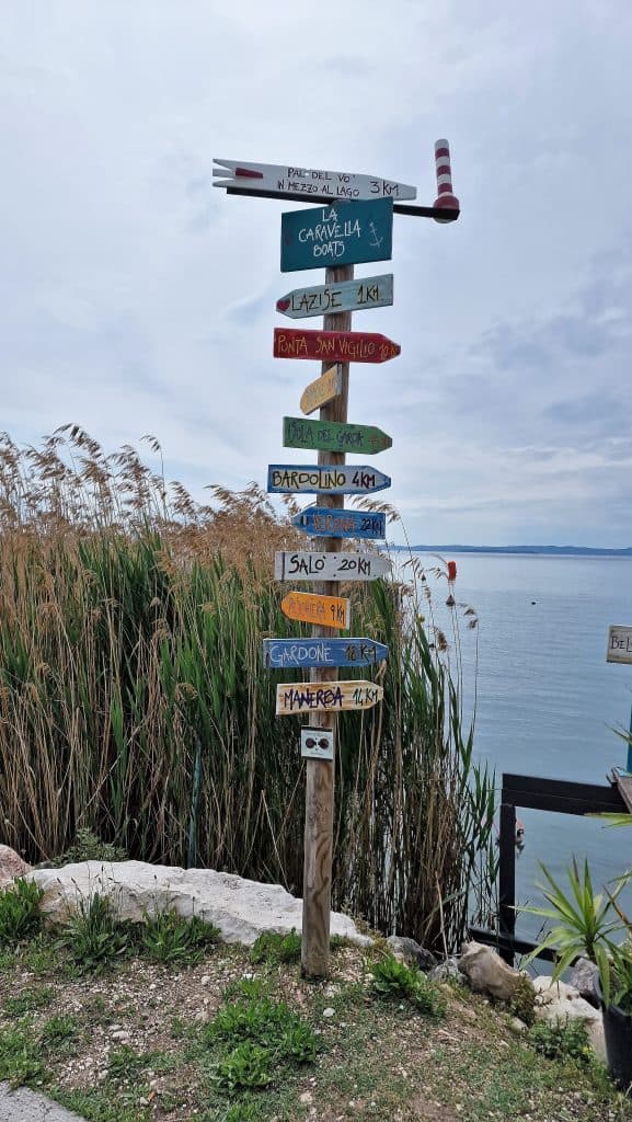 Lago di Garda Lazise cosa vedere passeggiata che da Lazise porta a Bardolino tripilare