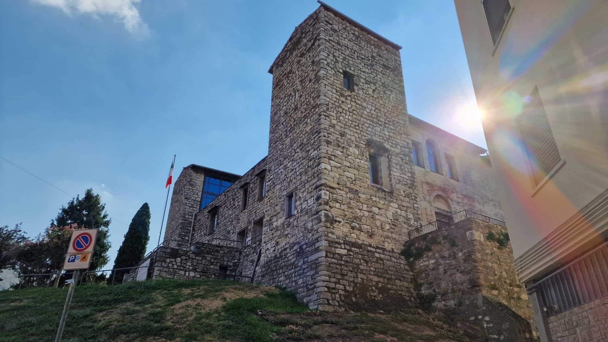 Cosa Vedere a Iseo Castello Oldofredi storia history castle iseo lake tripilare 14