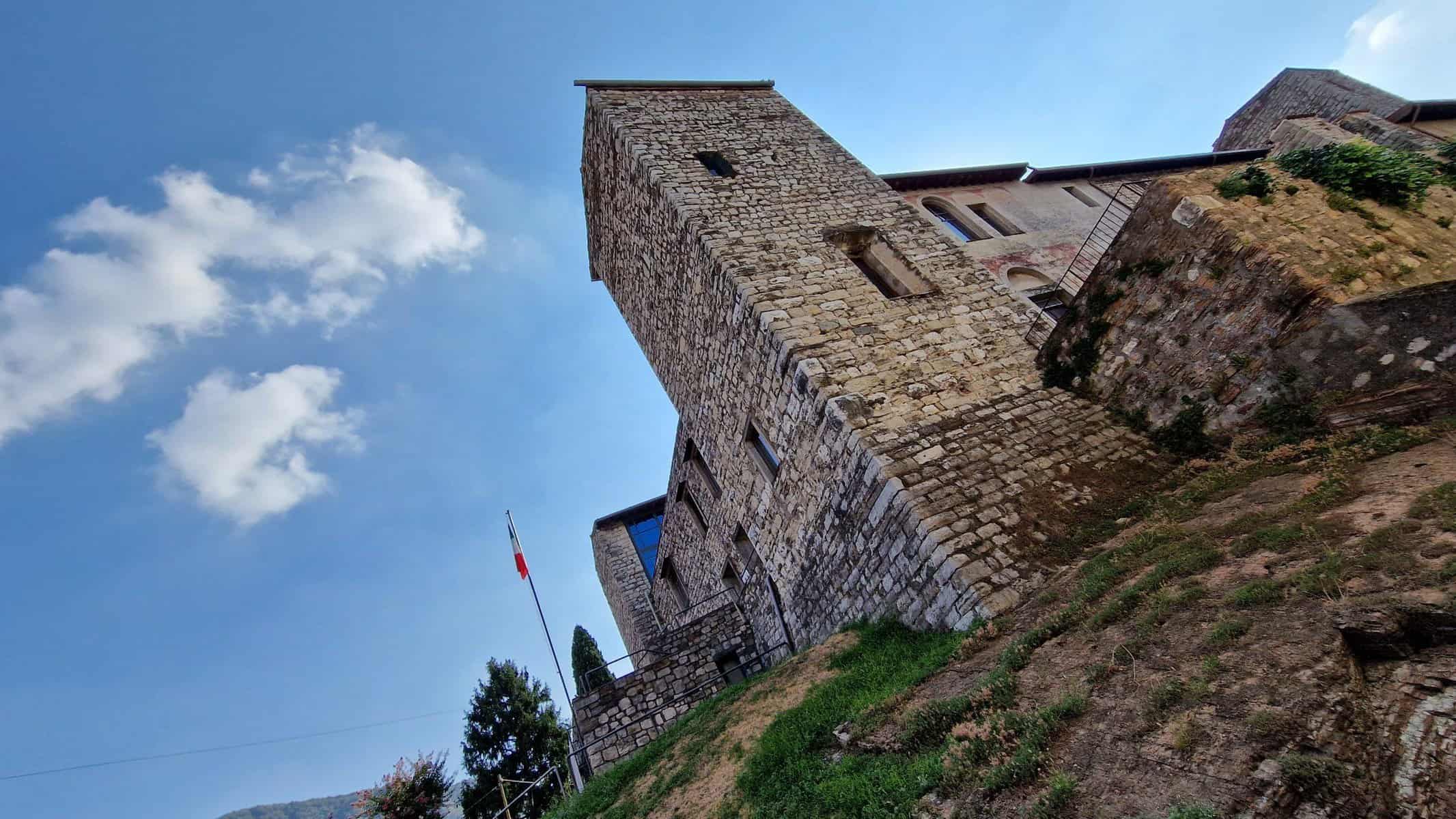 Cosa Vedere a Iseo Castello Oldofredi storia history castle iseo lake tripilare 21