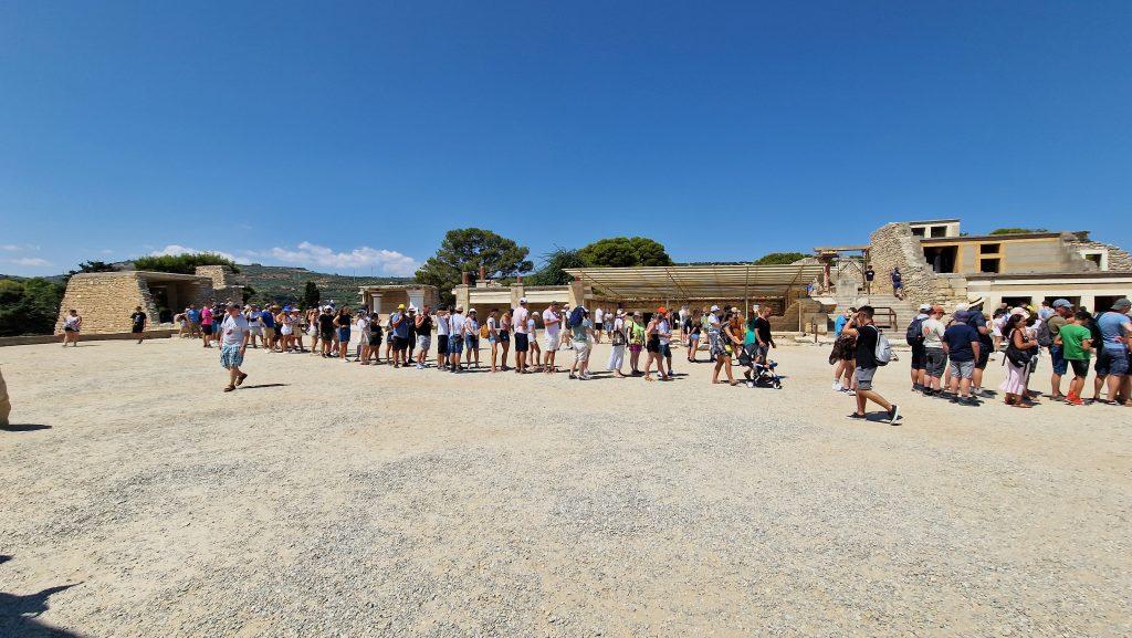 creta cosa vedere a Heraklion cnosso coda per la sala del trono