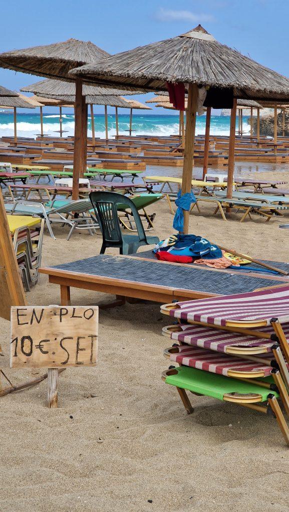 lettini ombrelloni spiaggia di falassarna creta cosa vedere 1