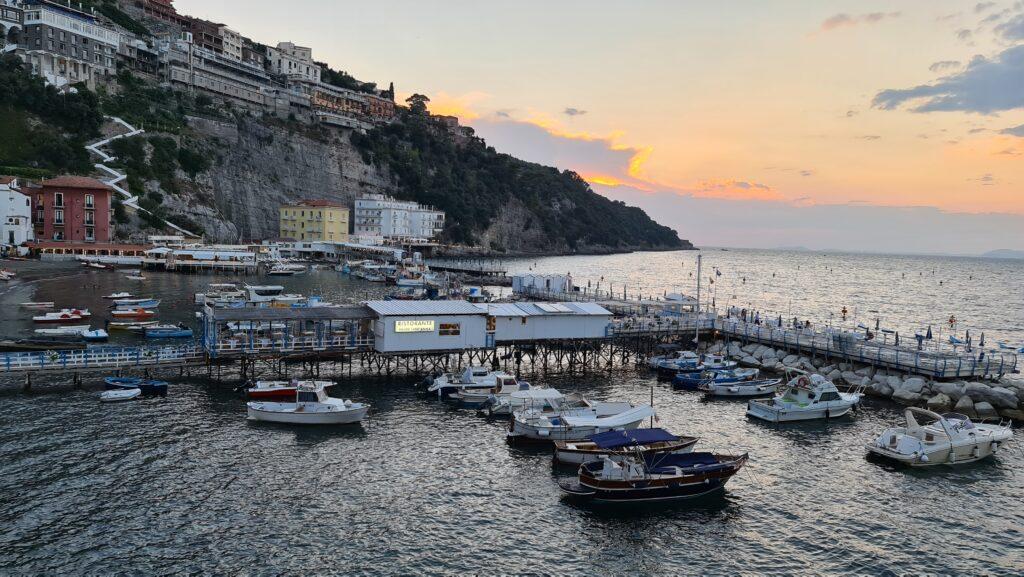 Cosa Vedere a Sorrento. Tramonto a Marina Grande Sorrento