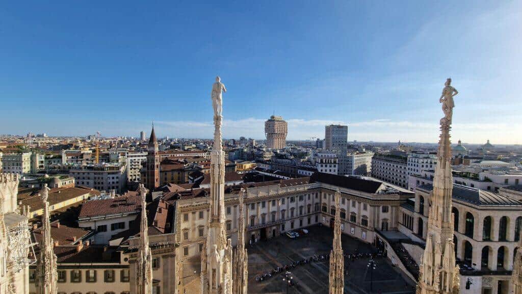 Cosa vedere a Milano Terrazze dalla Cattedrale Duomo di Milano Piazza Duomo skyline di Milano 1