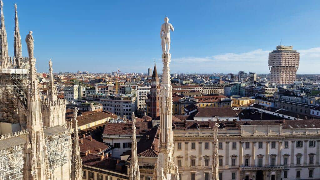 Cosa vedere a Milano Terrazze dalla Cattedrale Duomo di Milano Piazza Duomo skyline di Milano