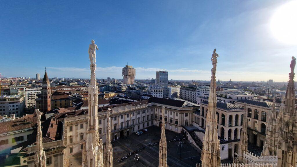 Cosa vedere a Milano Terrazze dalla Cattedrale Duomo di Milano Piazza Duomo skyline di Milano 3