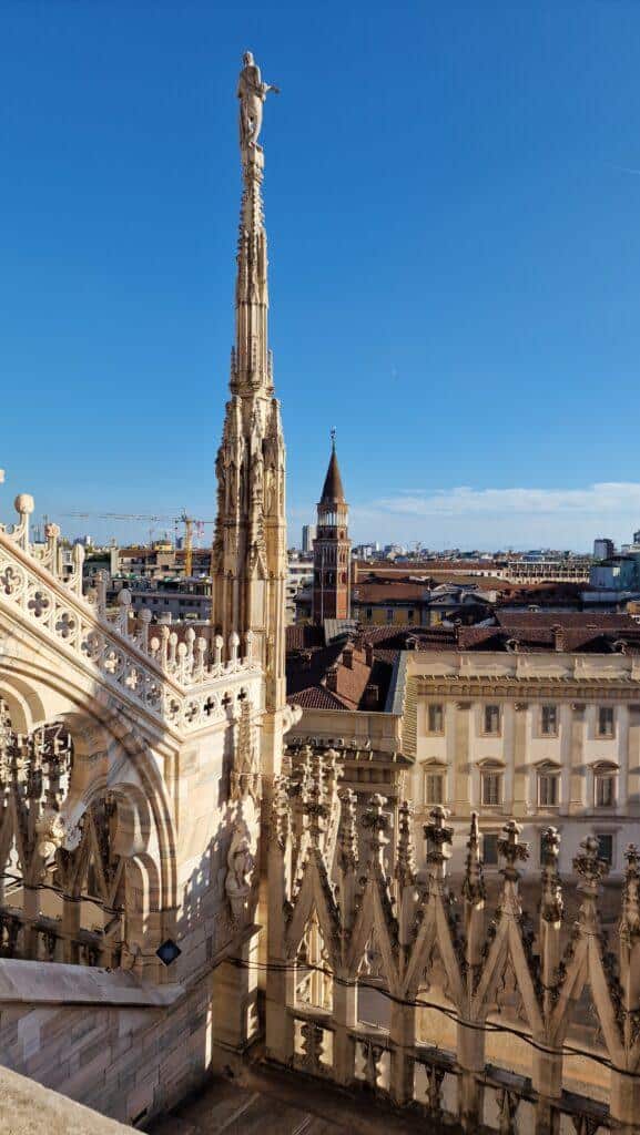 Cosa vedere a Milano Terrazze dalla Cattedrale Duomo di Milano Skyline 1