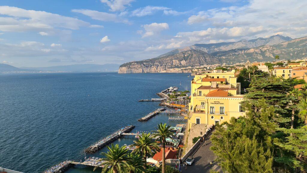 Cosa vedere a Sorrento Piazza della Vittoria vista dal ristorante Terrazza Vittoria Hotel Continental