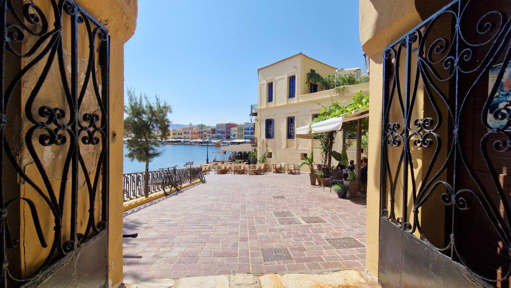 Creta Chania Cosa vedere vista da dentro il cancello del Museo Marittimo di Creta