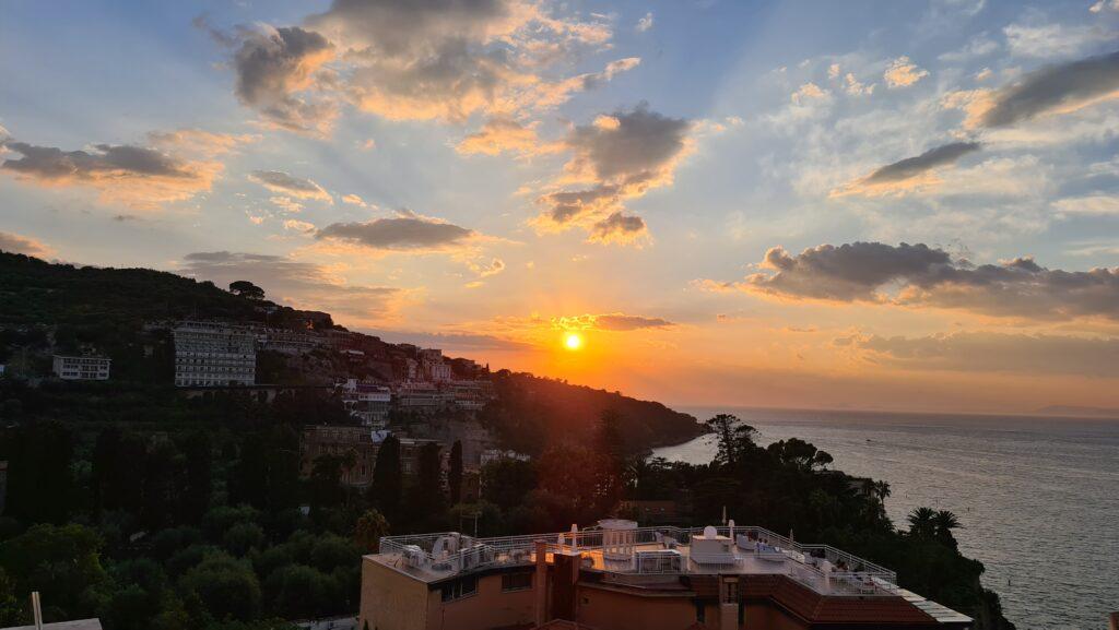 Ristoranti Sorrento Ristorante Terrazza Vittoria dellHotel Continental tramonto Sorrento 6