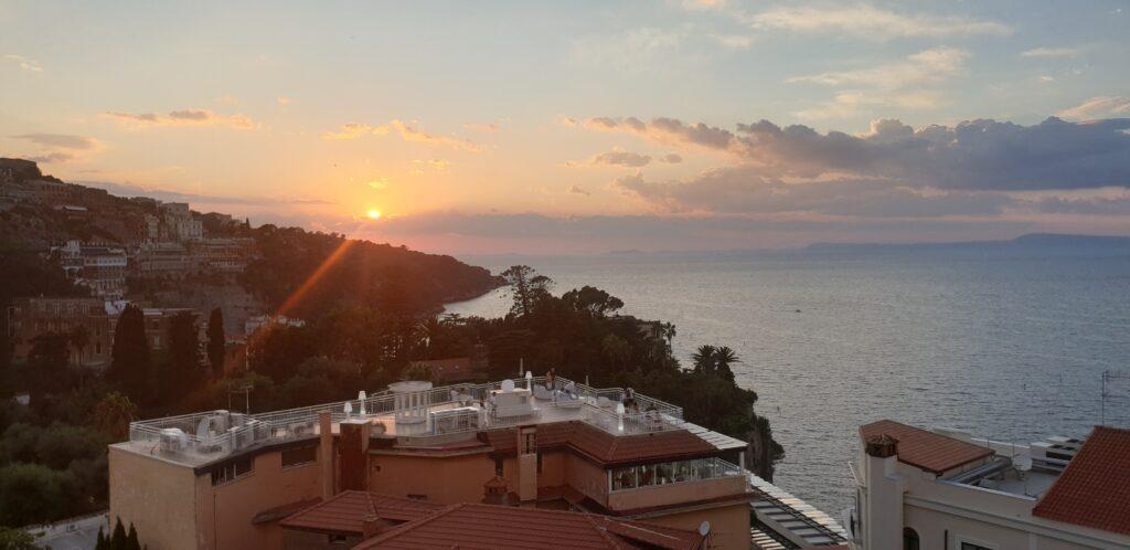 Ristoranti Sorrento Ristorante Terrazza Vittoria dellHotel Continental tramonto Sorrento 7