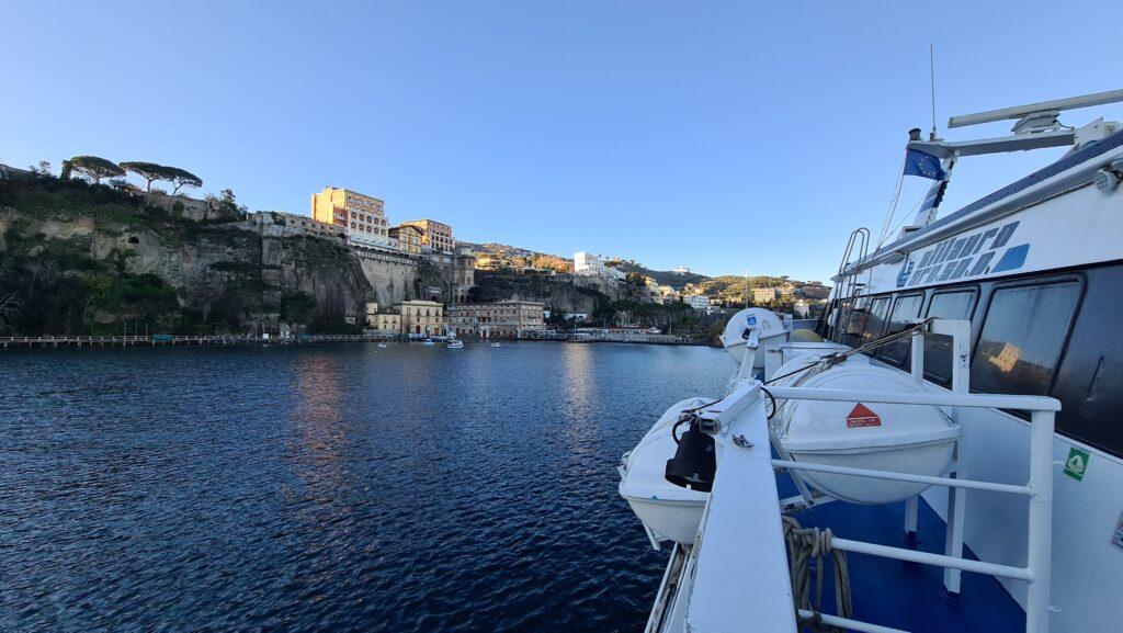 Sorrento in Inverno. Marina piccola e costa di Sorrento vista dalla barca 3