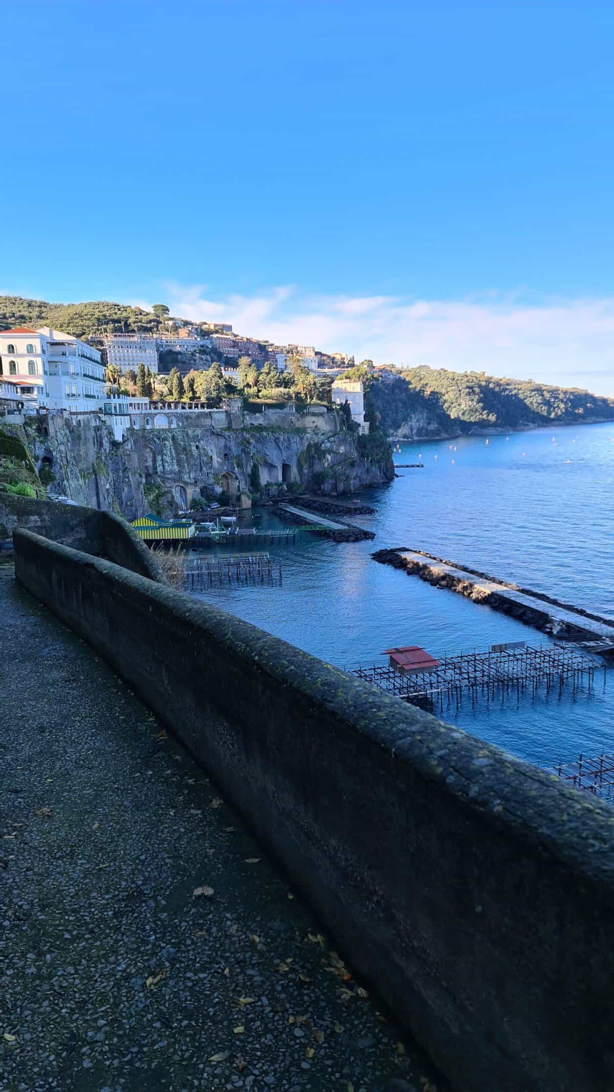 Sorrento in inverno scale discesa dalla Villa Comunale porta ai lidi e stabilimenti balneari spiagg