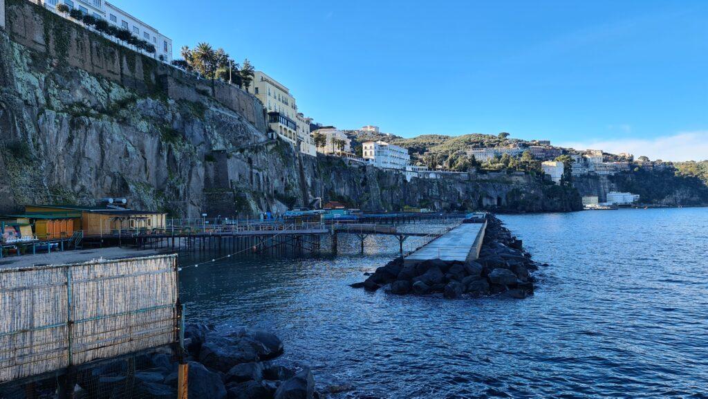 Stabilimenti balneari e Spiaggia Sorrento visti da Marina Piccola 1