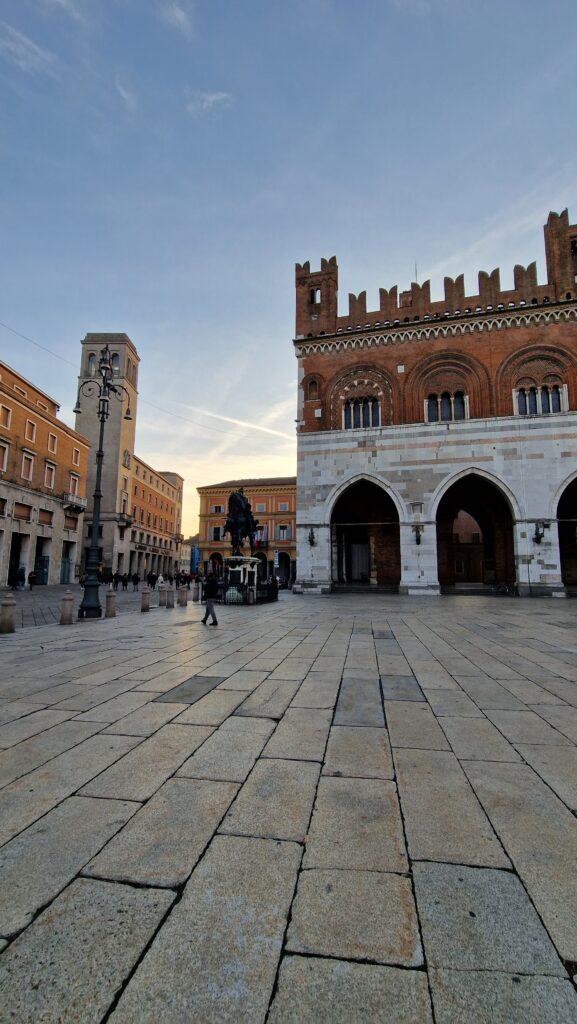 Piacentino cosa vedere a Piacenza Piazza dei Cavalli 3