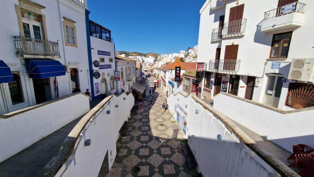 Via 5 de Outubro Albufeira Portogallo Algarve cosa vedere e quando andare