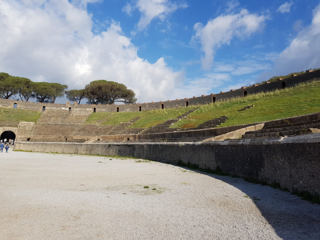 Is it worth to go and visit Pompeii