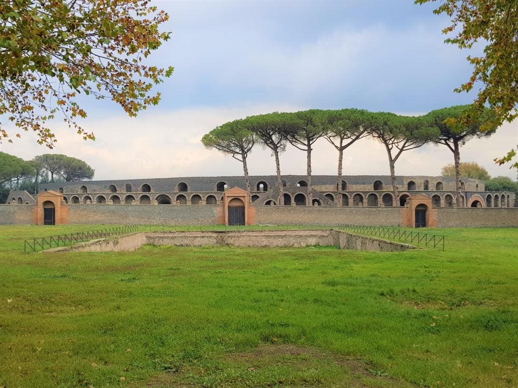 Is it worth to go and visit Pompeii